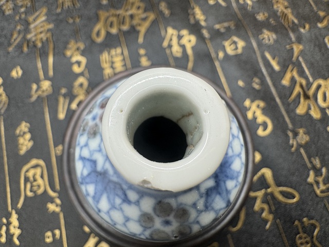 古玩陶瓷青花釉里紅開窗人物鼻煙壺真品鑒賞圖