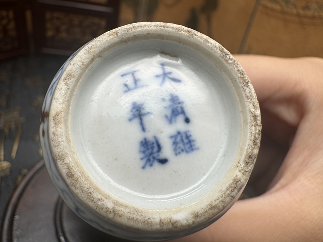 古玩陶瓷青花釉里紅開窗人物鼻煙壺真品鑒賞圖