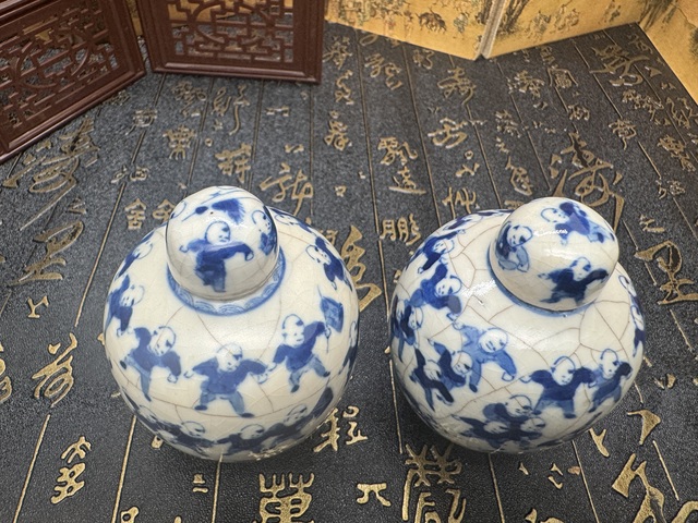古玩陶瓷清光緒 煨瓷嬰戲帶原蓋小罐一對拍賣,當前價格18800元