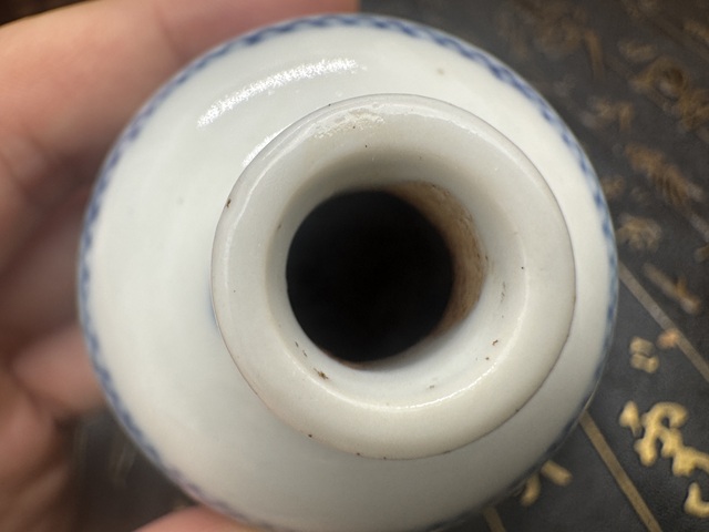 古玩陶瓷清中期 青花纏枝蓮紋鼻煙壺拍賣,當(dāng)前價(jià)格2580元