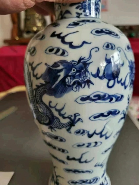 古玩陶瓷青花趕珠龍紋雞腿瓶真品鑒賞圖