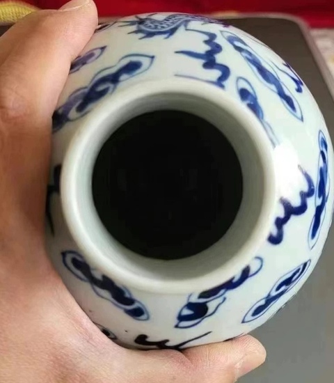 古玩陶瓷青花趕珠龍紋雞腿瓶真品鑒賞圖