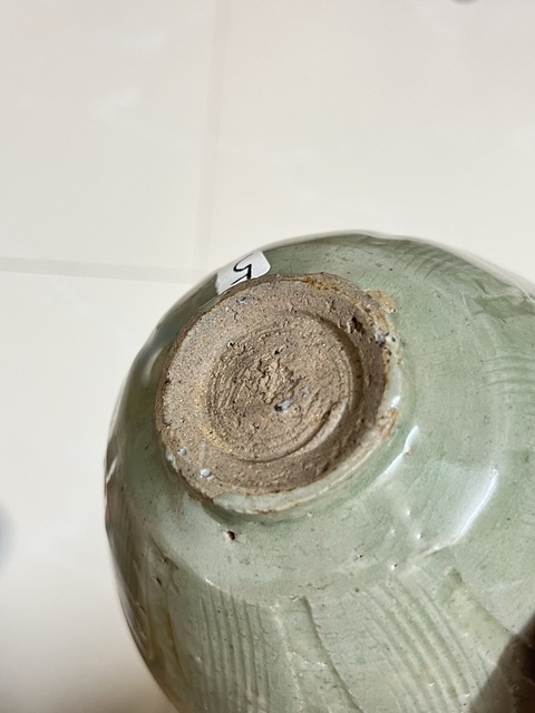 古玩陶瓷龍泉青瓷刻花卉紋碗真品鑒賞圖