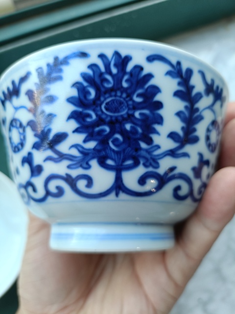 古玩陶瓷清中期青花纏枝蓮紋蓋碗真品鑒賞圖