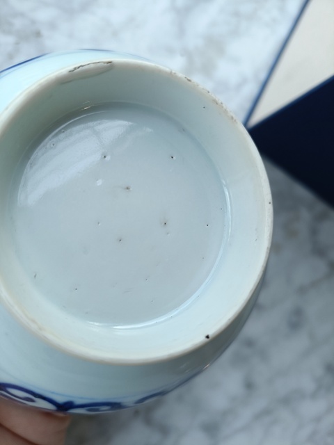 古玩陶瓷清中期青花纏枝蓮紋蓋碗真品鑒賞圖