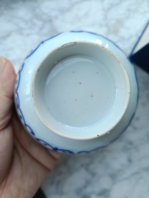 古玩陶瓷清中期青花纏枝蓮紋蓋碗真品鑒賞圖