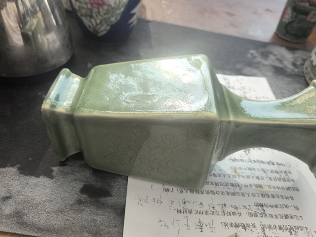 古玩陶瓷青釉四方撇口瓶真品鑒賞圖