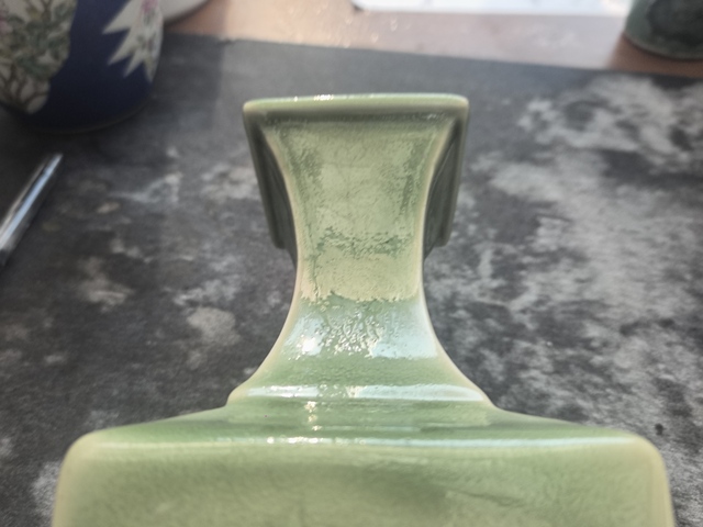 古玩陶瓷青釉四方撇口瓶真品鑒賞圖