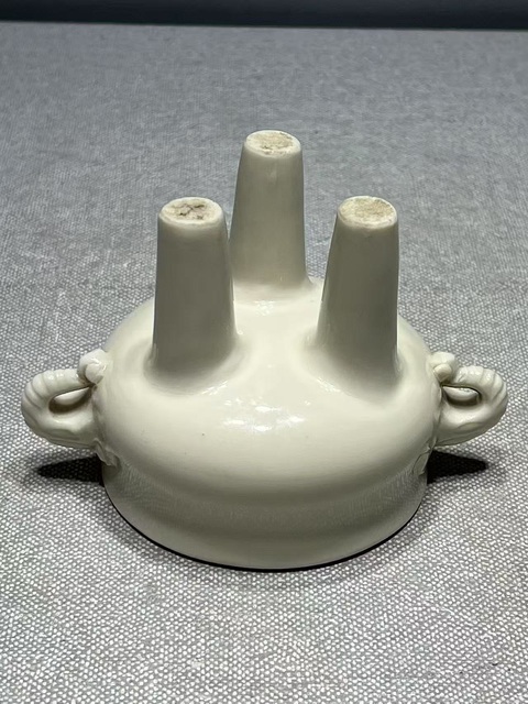 古玩陶瓷德化窯白釉三足雙耳爐真品鑒賞圖
