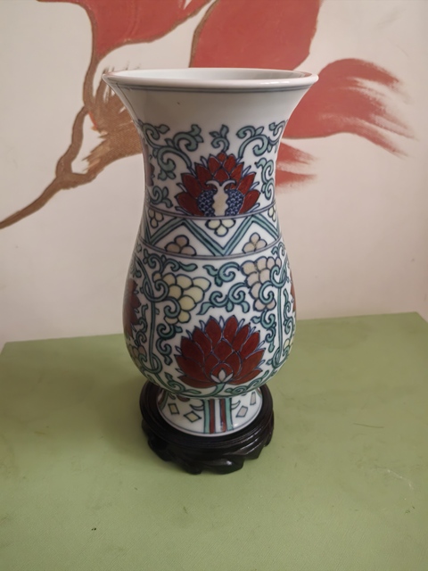 古玩陶瓷斗彩琵琶尊真品鑒賞圖