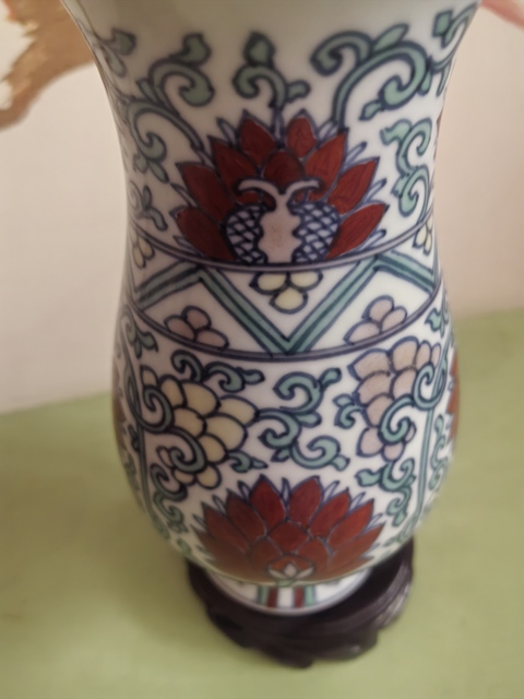 古玩陶瓷斗彩琵琶尊真品鑒賞圖