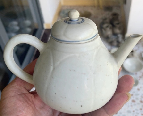 古玩陶瓷青花刻花梨形壺真品鑒賞圖