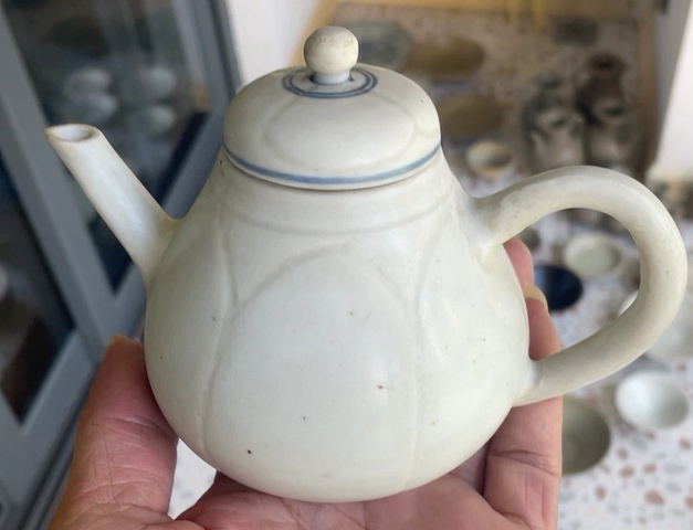 古玩陶瓷青花刻花梨形壺真品鑒賞圖