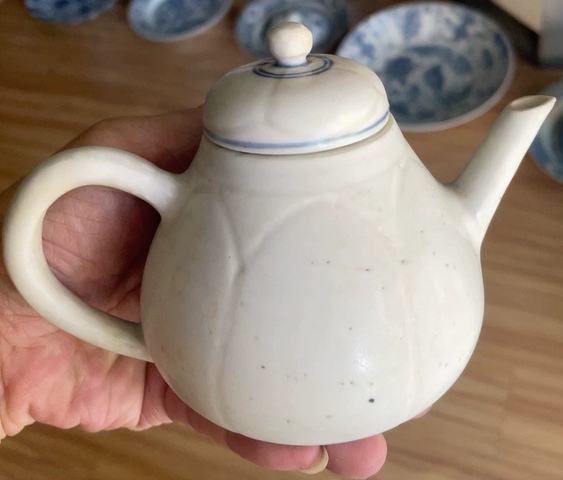 古玩陶瓷青花刻花梨形壺真品鑒賞圖