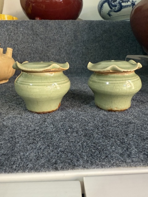 古玩陶瓷龍泉青瓷荷葉罐真品鑒賞圖
