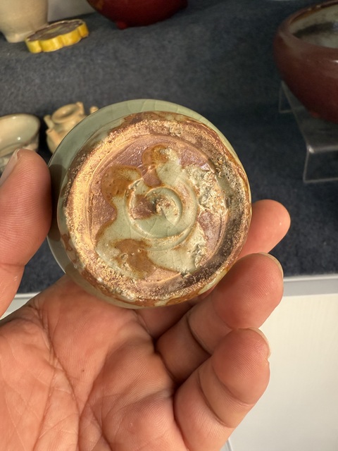 古玩陶瓷龍泉青瓷荷葉罐真品鑒賞圖
