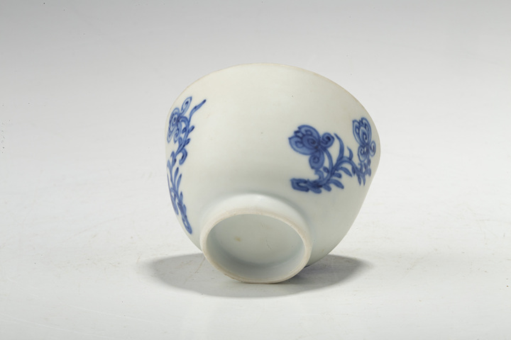 古玩陶瓷清康熙·青花花卉紋茶杯真品鑒賞圖