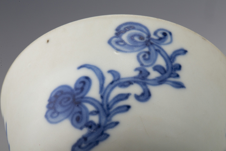 古玩陶瓷清康熙·青花花卉紋茶杯真品鑒賞圖