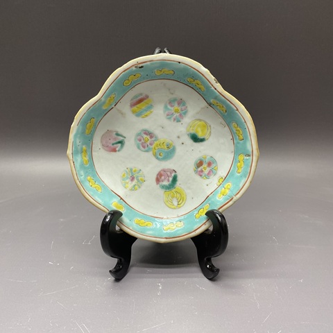 古玩陶瓷皮球花粉彩花口盤真品鑒賞圖
