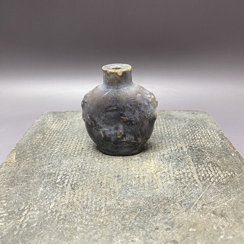 古玩陶瓷清晚期·紫釉瑞獸·鼻煙壺拍賣，當前價格890元
