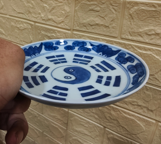 古玩陶瓷八卦云蝠青花盤真品鑒賞圖