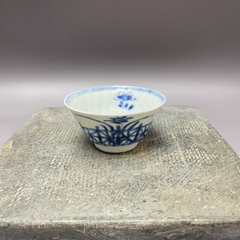 古玩陶瓷博古圖青花杯真品鑒賞圖
