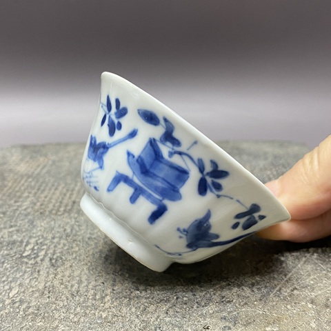 古玩陶瓷博古圖青花杯真品鑒賞圖