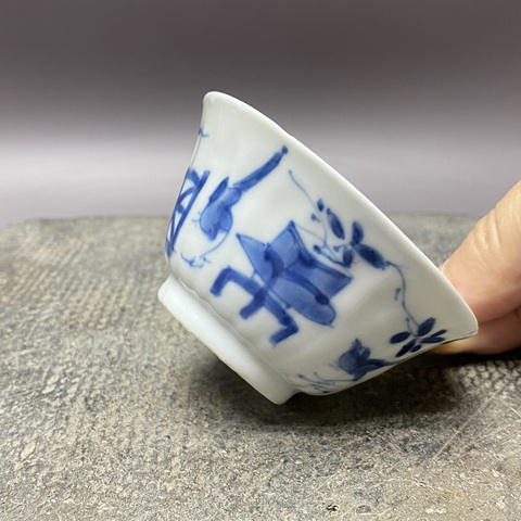 古玩陶瓷博古圖青花杯真品鑒賞圖