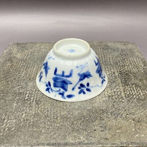 古玩陶瓷博古圖青花杯真品鑒賞圖