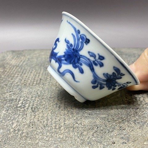 古玩陶瓷花卉紋青花杯真品鑒賞圖