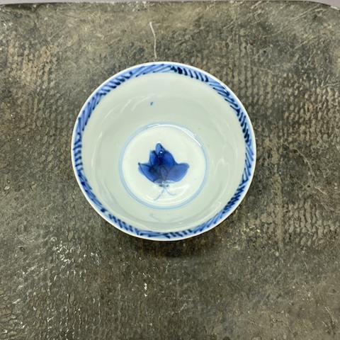 古玩陶瓷花卉紋青花杯真品鑒賞圖