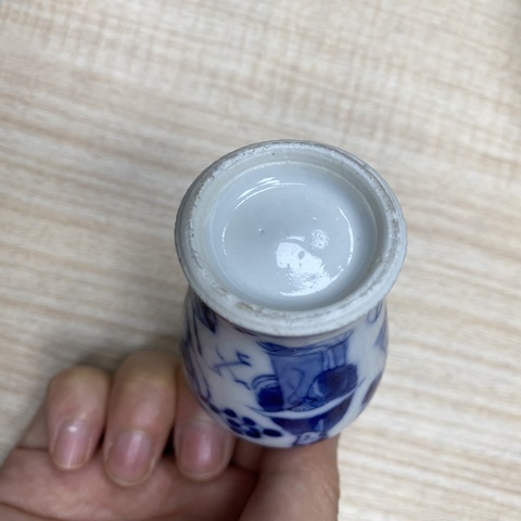 古玩陶瓷人物紋青花瓶真品鑒賞圖