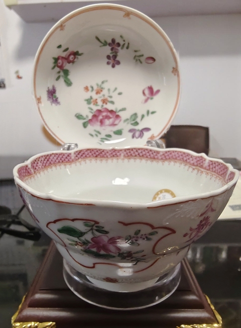 古玩陶瓷清中期廣彩花卉花口茶碗碟一套拍賣，當前價格1188元