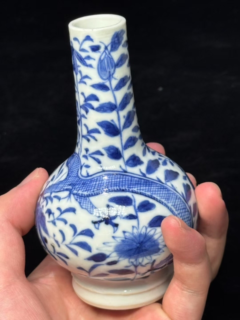 古玩陶瓷晚清青花龍紋瓶真品鑒賞圖