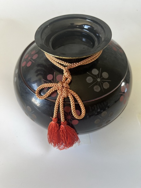 古玩雜項(xiàng)大漆盒子拍賣，當(dāng)前價(jià)格130元