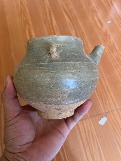 古玩陶瓷明代青釉執壺拍賣,當前價格5元