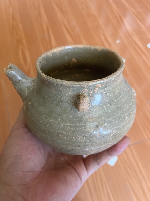 古玩陶瓷明代青釉執壺拍賣,當前價格5元