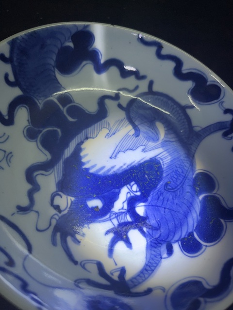 古玩陶瓷清雍正·青花過墻龍紋臥盤拍賣，當(dāng)前價格3600元