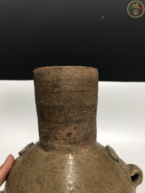 古玩陶瓷兩晉南北朝·青釉雙耳瓶拍賣，當(dāng)前價(jià)格3800元