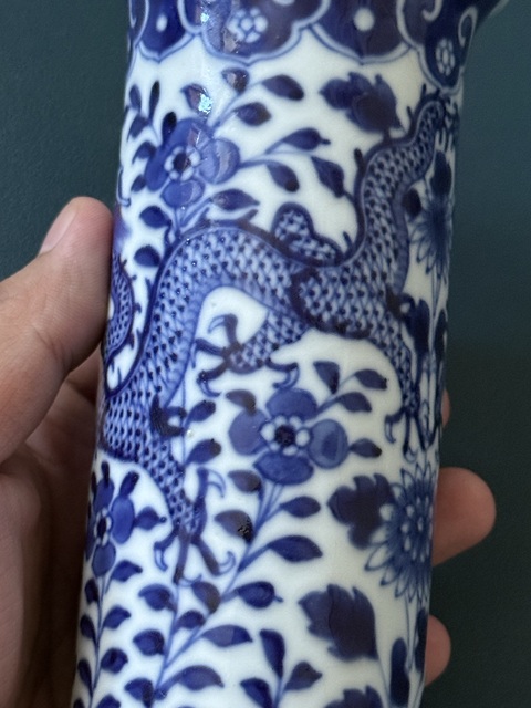 古玩陶瓷花間龍紋青花花觚真品鑒賞圖