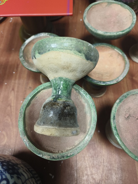 古玩陶瓷明三彩瓷豆真品鑒賞圖