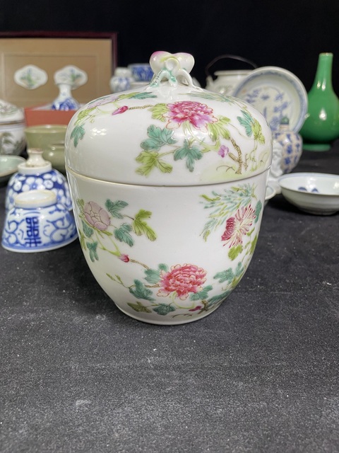 古玩陶瓷民國 粉彩花卉紋蓋缸真品鑒賞圖