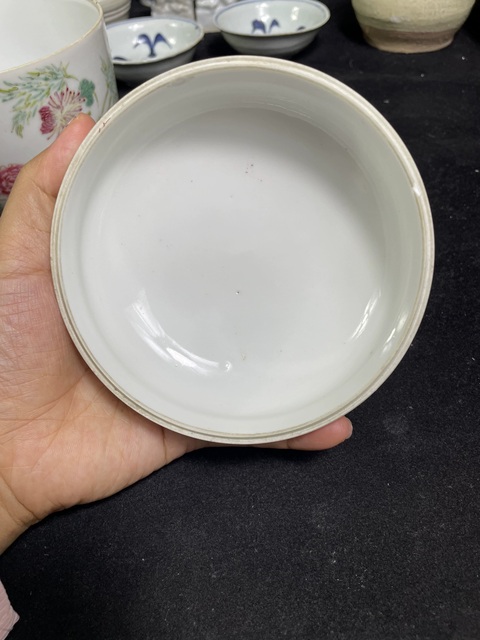 古玩陶瓷民國 粉彩花卉紋蓋缸真品鑒賞圖