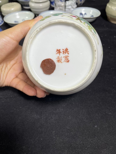古玩陶瓷民國 粉彩花卉紋蓋缸真品鑒賞圖