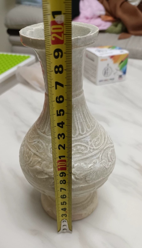 古玩陶瓷云市窯青白釉花卉紋盤口瓶真品鑒賞圖