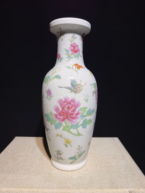 古玩陶瓷蟲草紋粉彩盤口瓶真品鑒賞圖