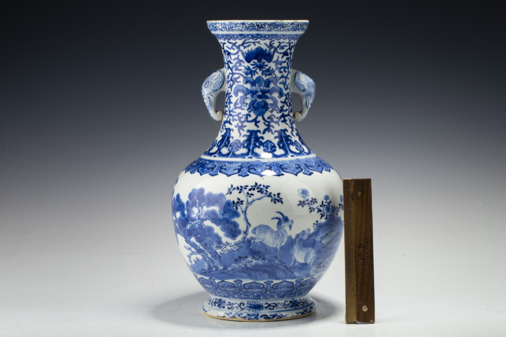 古玩陶瓷清晚·青花通景三陽開泰紋象耳尊真品鑒賞圖
