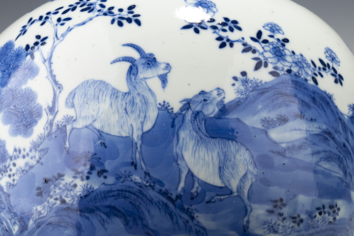 古玩陶瓷清晚·青花通景三陽開泰紋象耳尊真品鑒賞圖
