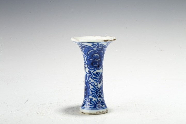 古玩陶瓷清康熙·青花纏枝牡丹紋小花觚
真品鑒賞圖