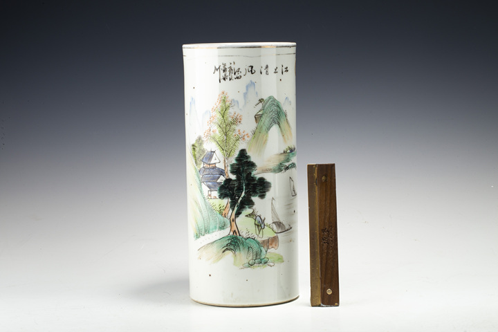 古玩陶瓷民國·淺絳彩山水人物紋帽筒真品鑒賞圖